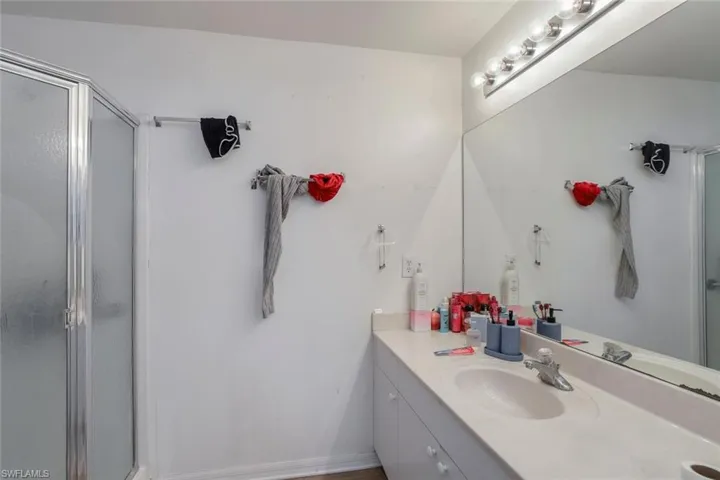 Primary bathroom 1104