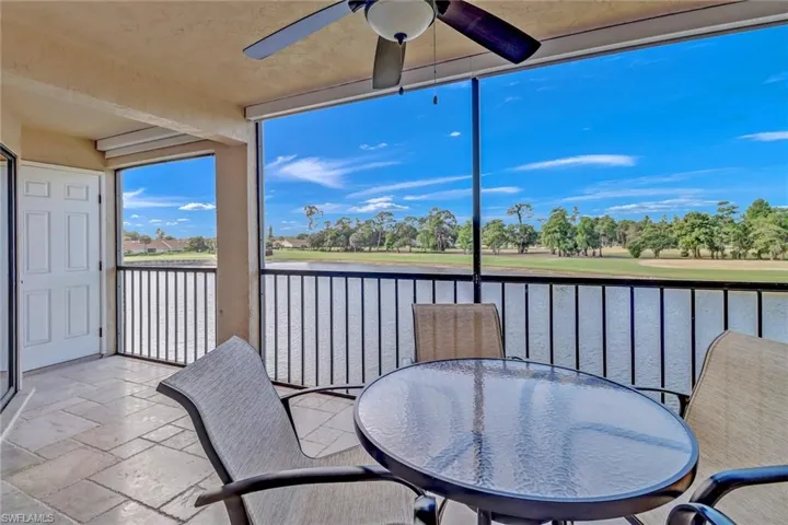 Sunroom with ceiling fan