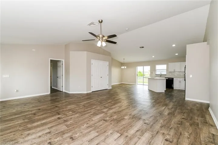 123 Blackstone Dr, Fort Myers, Florida 33913