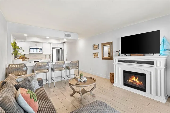 260 Southbay Dr # 107, Naples, Florida 34108