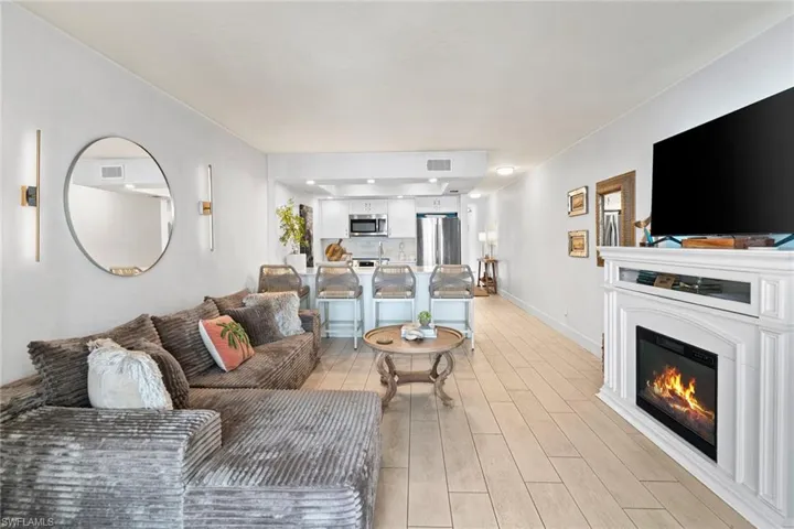 260 Southbay Dr # 107, Naples, Florida 34108