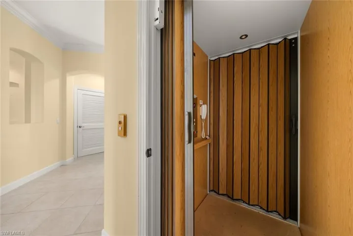 Elevator with entrance in the garage to the 2nd floor.