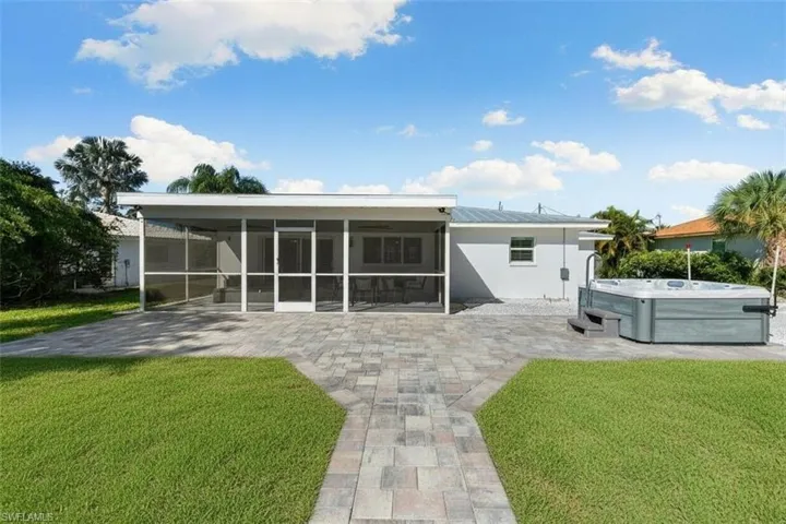 407 Grenada Ave, Naples, Florida 34113
