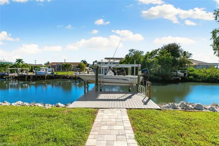 407 Grenada Ave, Naples, Florida 34113