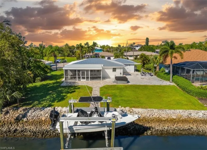 407 Grenada Ave, Naples, Florida 34113