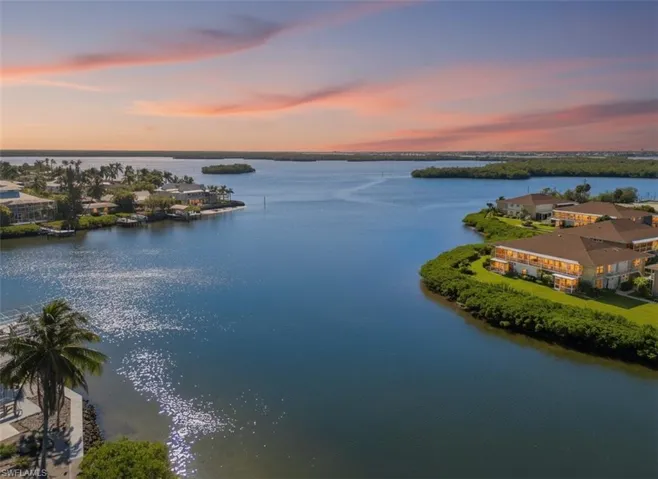 407 Grenada Ave, Naples, Florida 34113