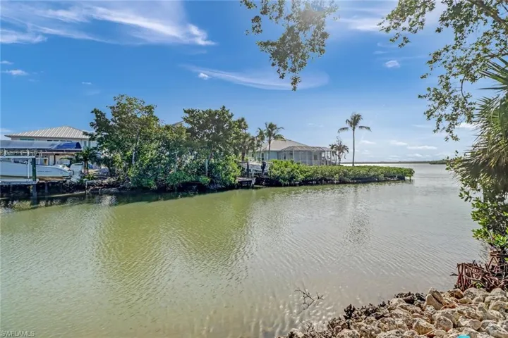 407 Grenada Ave, Naples, Florida 34113