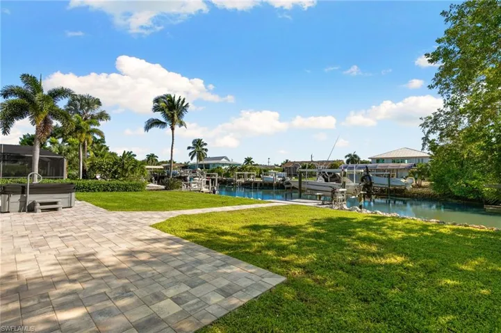407 Grenada Ave, Naples, Florida 34113