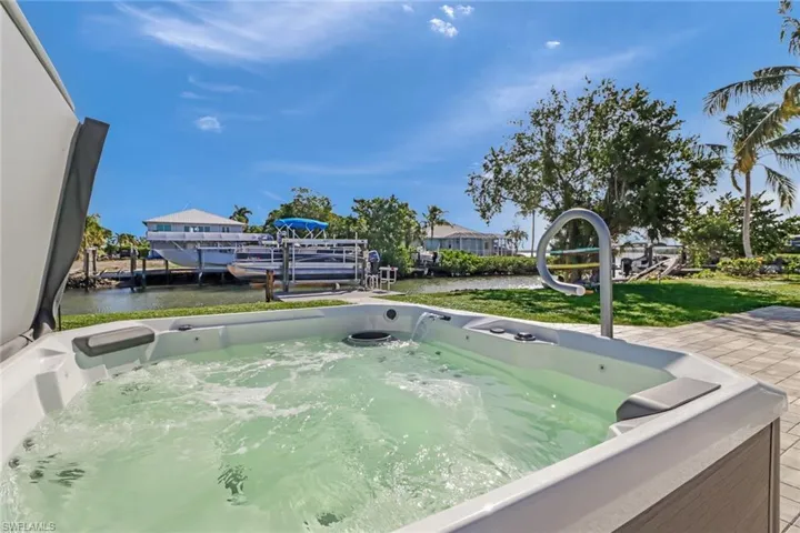 407 Grenada Ave, Naples, Florida 34113