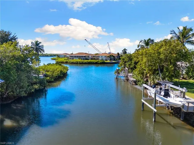407 Grenada Ave, Naples, Florida 34113