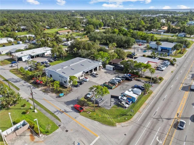 236  Pondella  RD, North Fort Myers, FL 33903
