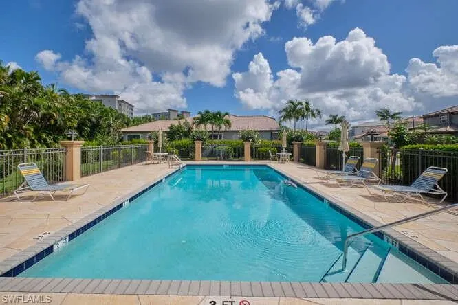 Pool Close to unit