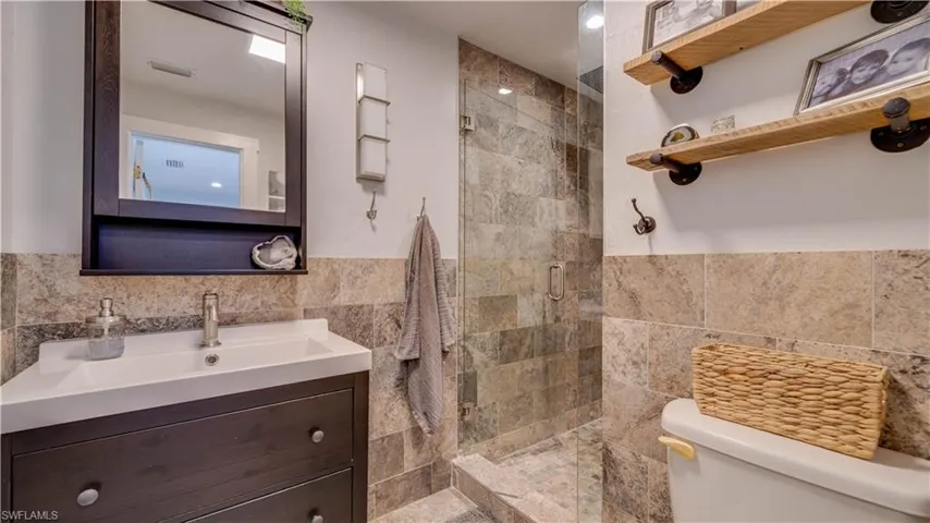 2025 NE 4th  TER, Cape Coral, FL 33909