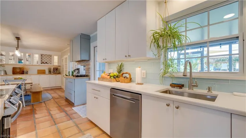 2025 NE 4th  TER, Cape Coral, FL 33909
