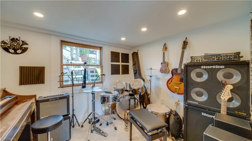 Finished outside shed with AC currently used as a music room or make it into whatever you like.
