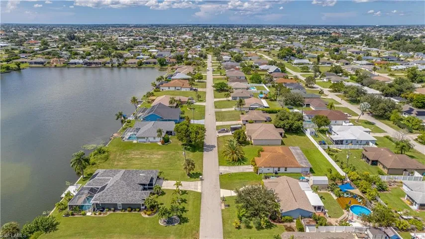 2025 NE 4th  TER, Cape Coral, FL 33909