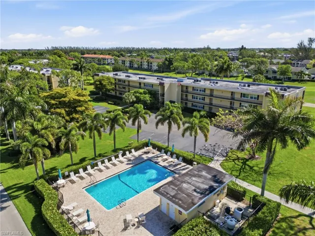 1086  Forest Lakes  DR, Naples, FL 34105