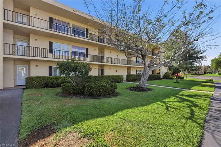 1086  Forest Lakes  DR, Naples, FL 34105