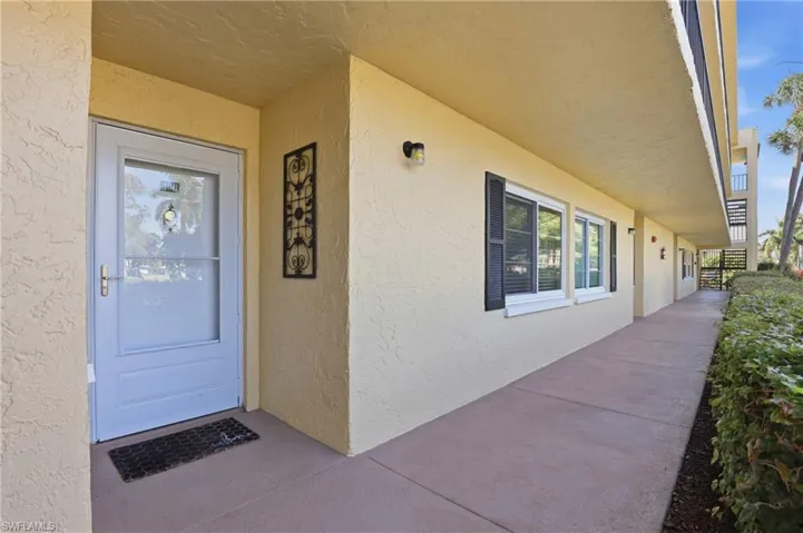 1086  Forest Lakes  DR, Naples, FL 34105