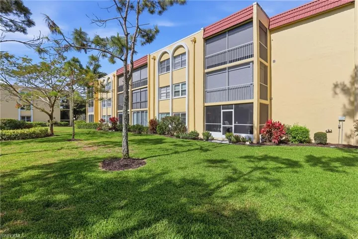 1086  Forest Lakes  DR, Naples, FL 34105