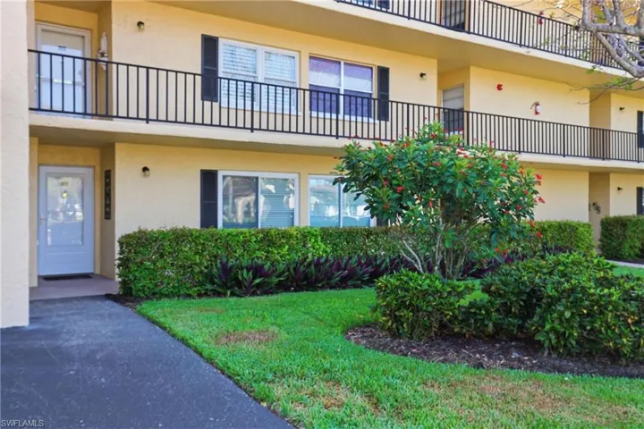 1086  Forest Lakes  DR, Naples, FL 34105
