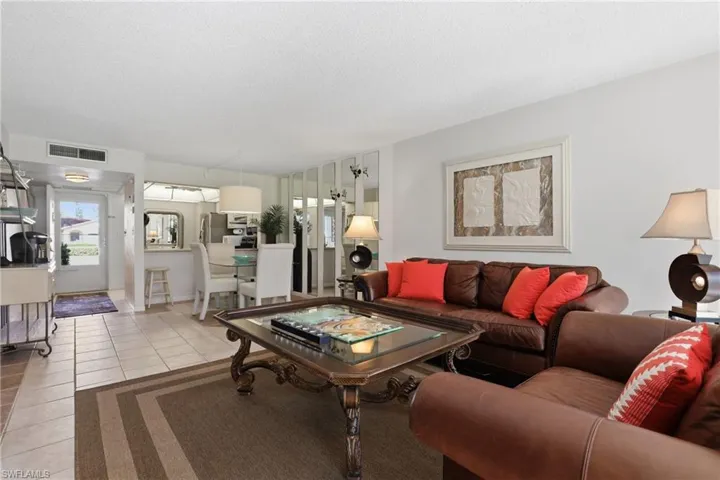 1086  Forest Lakes  DR, Naples, FL 34105