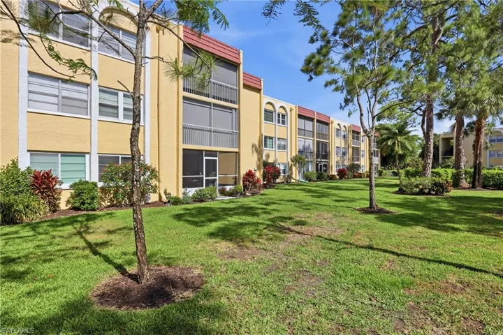 1086  Forest Lakes  DR, Naples, FL 34105