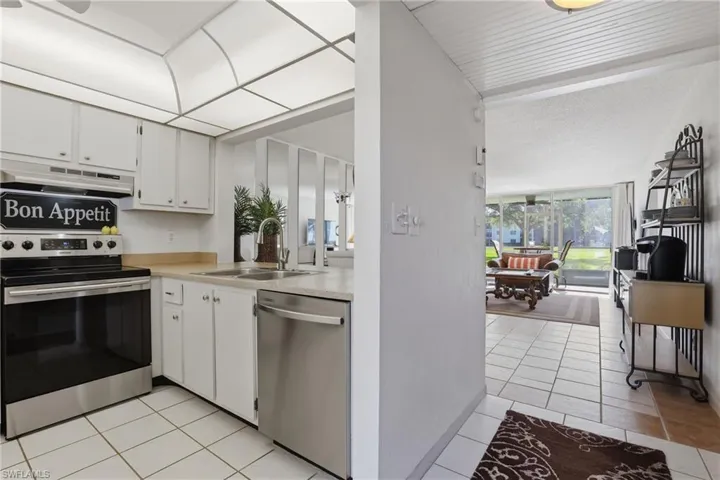 1086  Forest Lakes  DR, Naples, FL 34105
