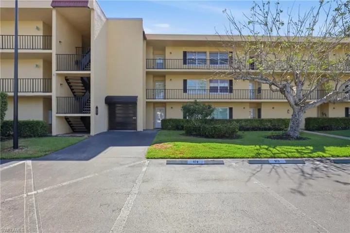 1086  Forest Lakes  DR, Naples, FL 34105