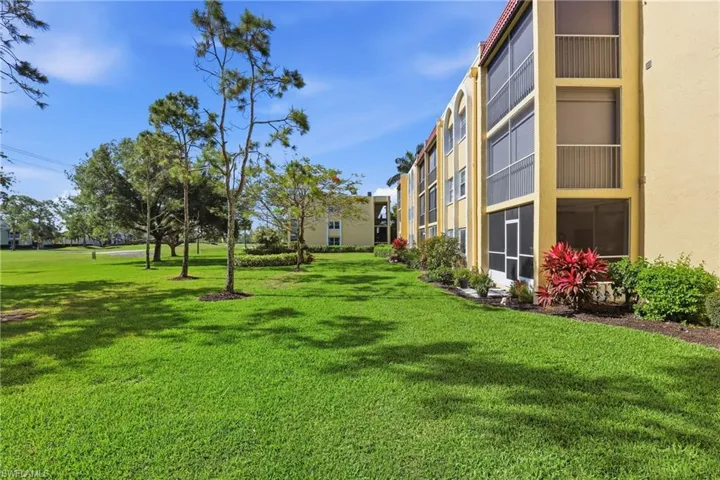 1086  Forest Lakes  DR, Naples, FL 34105