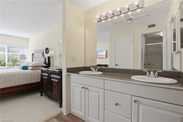 1086  Forest Lakes  DR, Naples, FL 34105