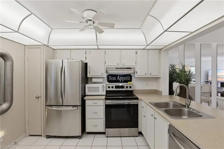 1086  Forest Lakes  DR, Naples, FL 34105