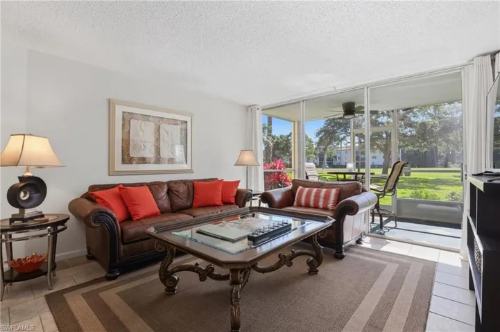 1086  Forest Lakes  DR, Naples, FL 34105
