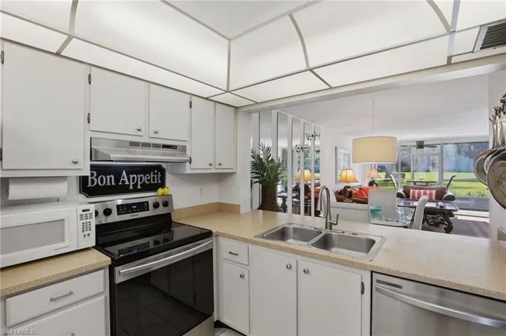 1086  Forest Lakes  DR, Naples, FL 34105