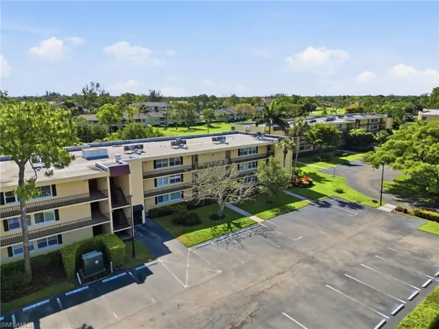 1086  Forest Lakes  DR, Naples, FL 34105
