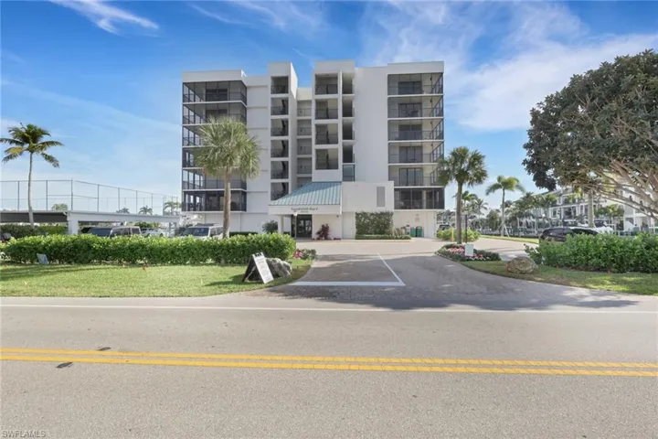 View of apartment building / complex