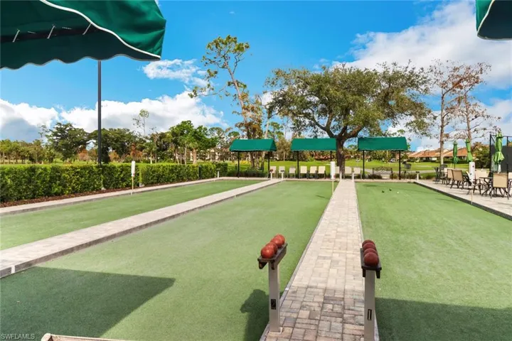 425 Fox Den Cir, Naples, Florida 34104