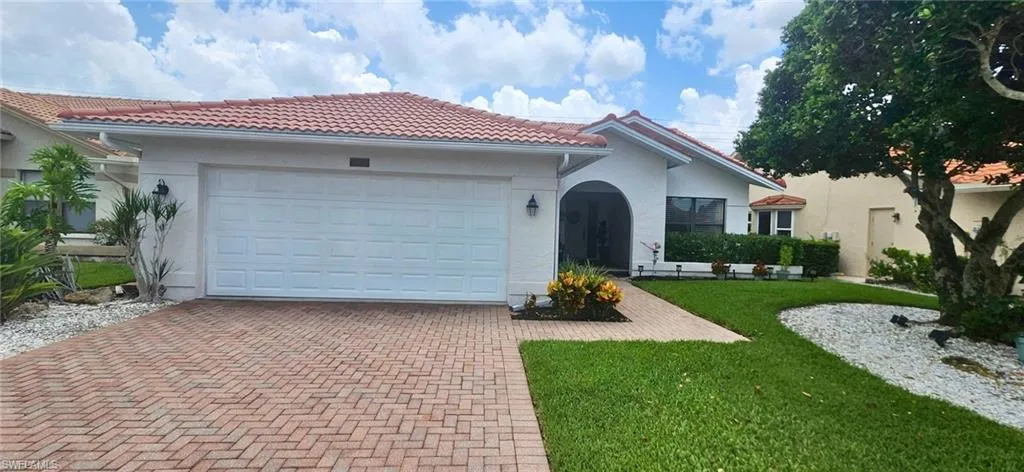 425 Fox Den Cir, Naples, Florida 34104
