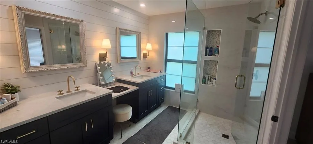 425 Fox Den Cir, Naples, Florida 34104