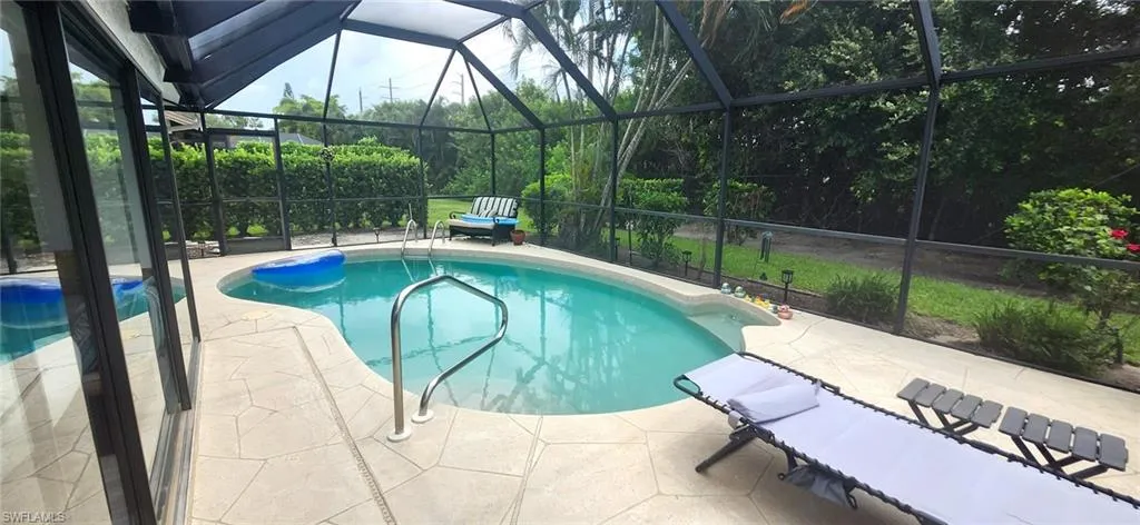 425 Fox Den Cir, Naples, Florida 34104