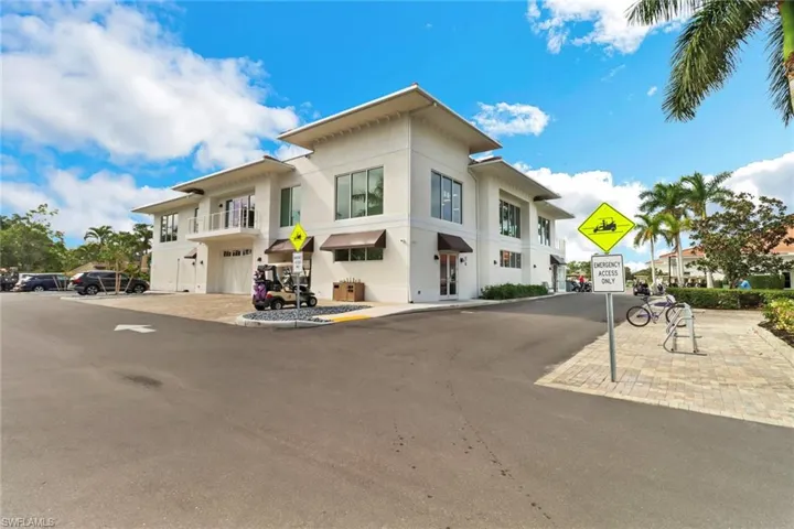 425 Fox Den Cir, Naples, Florida 34104