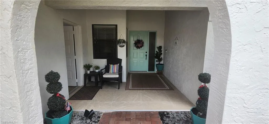 425 Fox Den Cir, Naples, Florida 34104