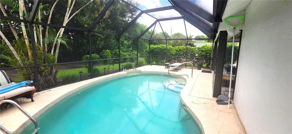 425 Fox Den Cir, Naples, Florida 34104