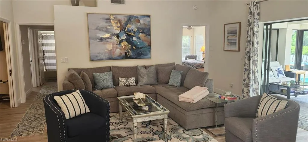 425 Fox Den Cir, Naples, Florida 34104