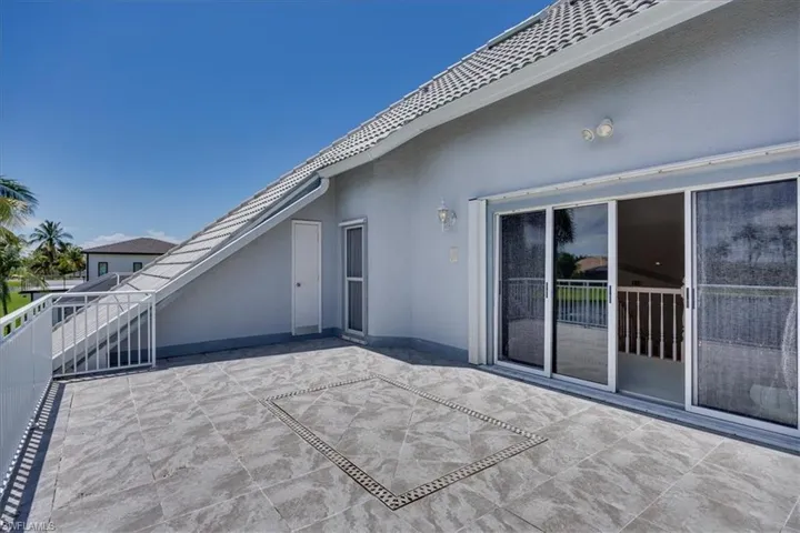 Upstairs balcony
