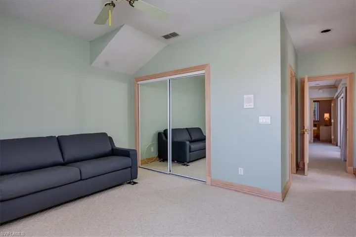 Bedroom 3 w/full bathroom
