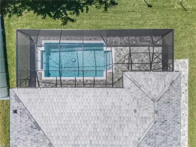 Birds eye view of property