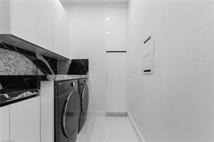 Clothes washing area with laundry area and independent washer and dryer