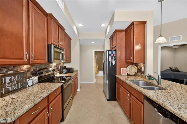 8541 Oakshade Cir 2, Fort Myers, Florida 33919