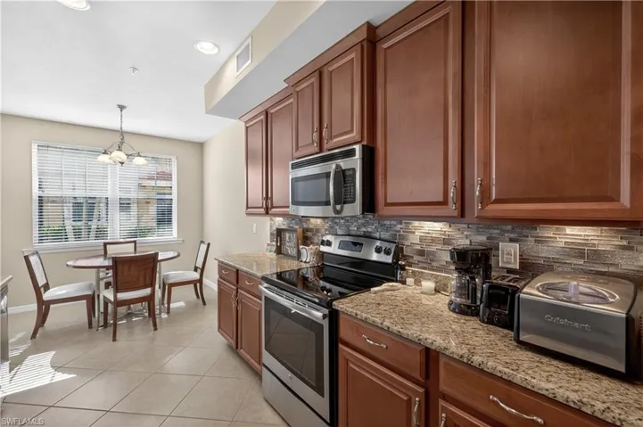 8541 Oakshade Cir 2, Fort Myers, Florida 33919